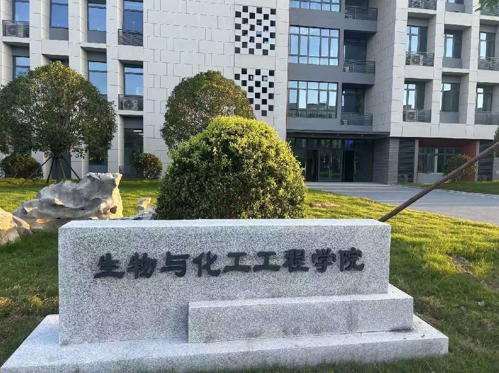 东区扬州职业大学体育场高杆灯项目